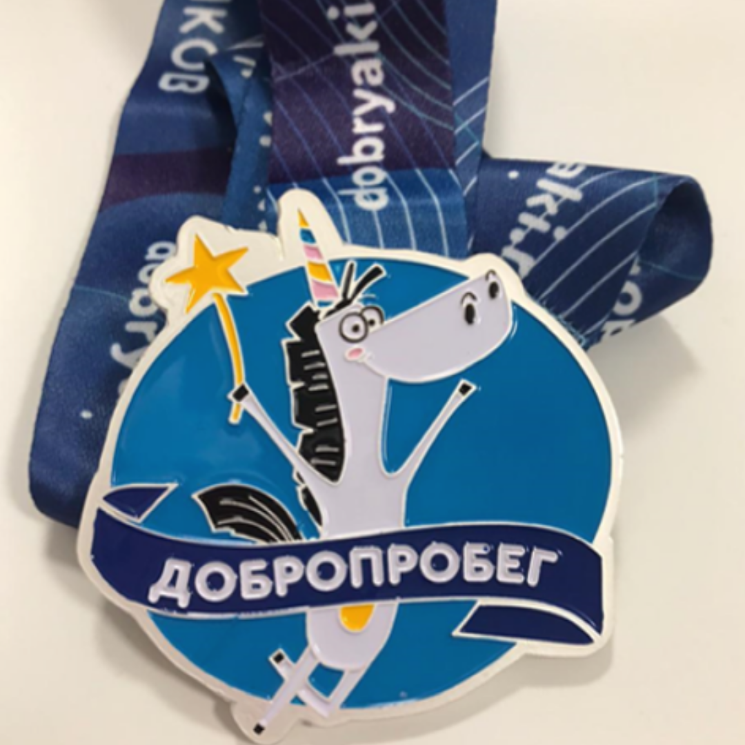 Голубая футболка